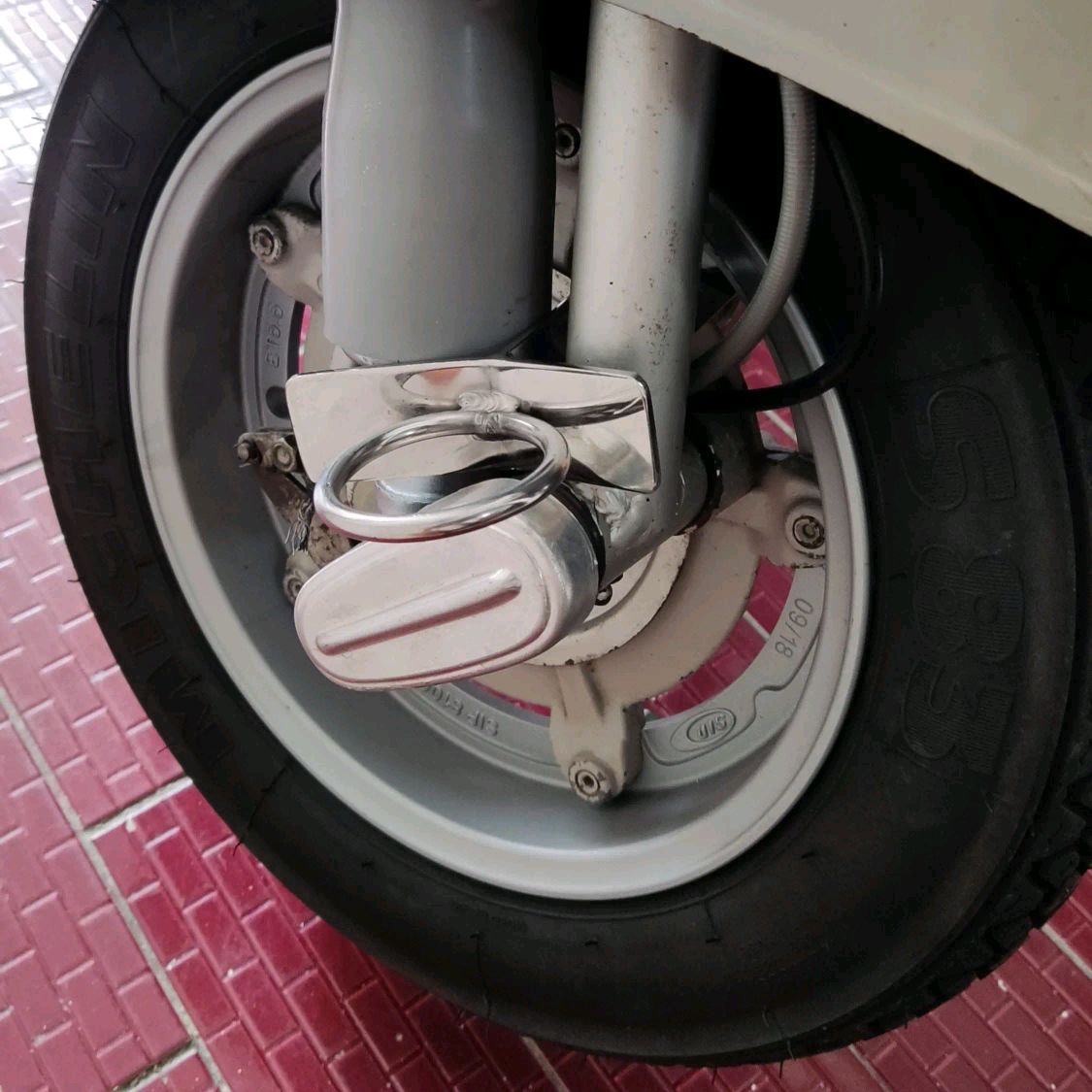 Gembok Pengaman Roda Vespa Smallframe Special PTS ET3 SS90