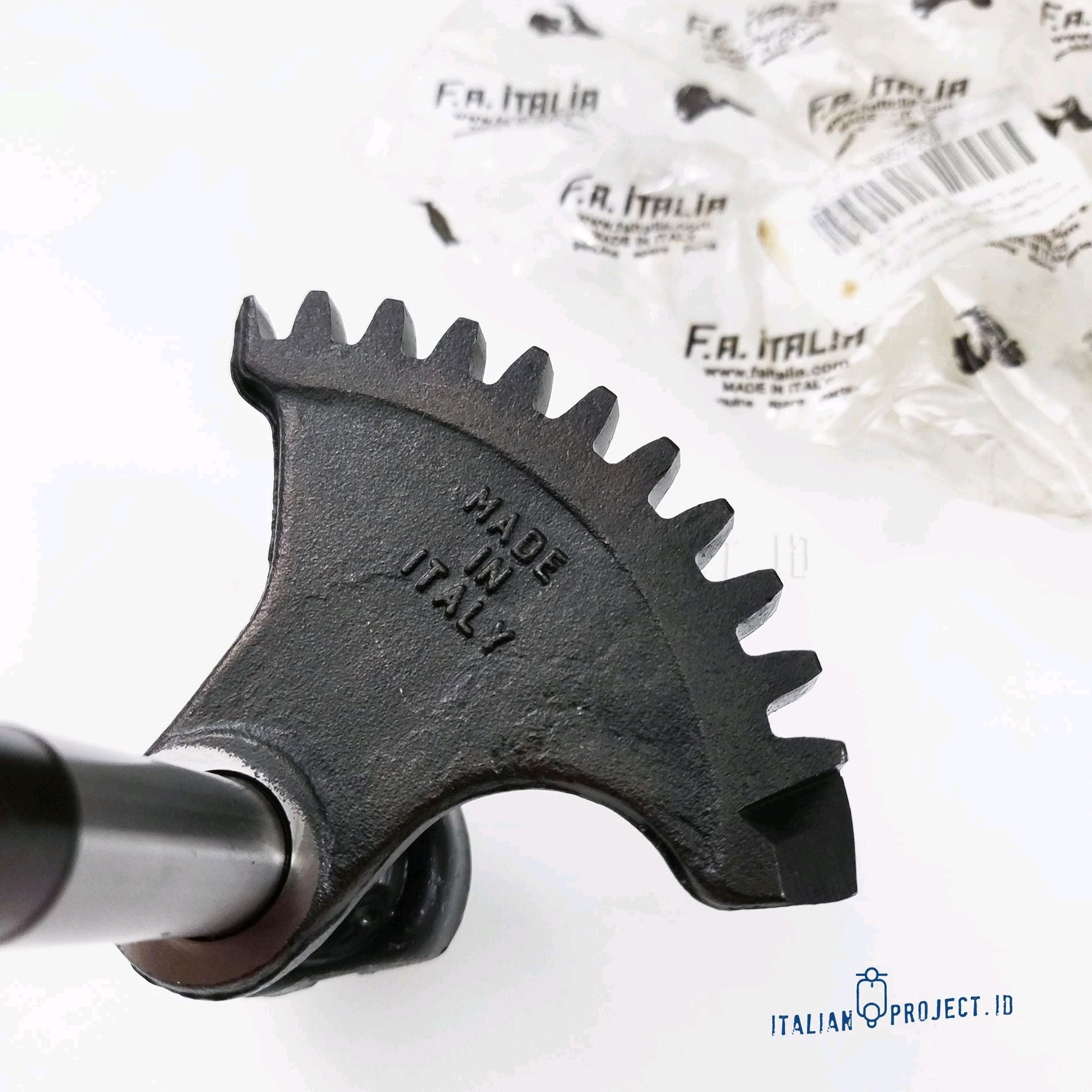 Gigi Kapak Kampak Largeframe