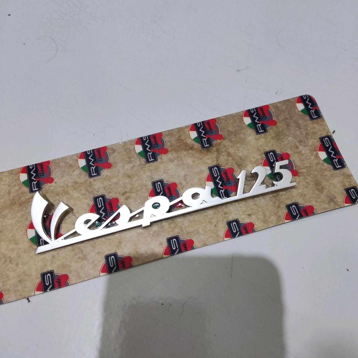 Emblem Depan Latin Sayap "Vespa 125"